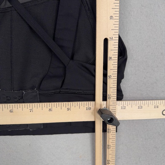 Lululemon Sports Bra Womens 4 Black Mesh Criss Cross Back Padded Breathe It In - Picture 14 of 15